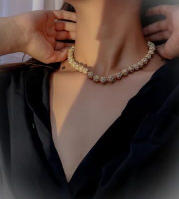 White Ad Peral Necklace