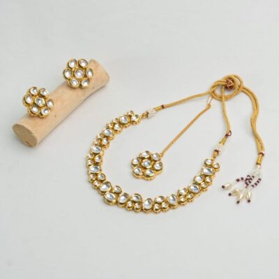 Uncut Kundan Necklace With Flower Earrings & Maangtika