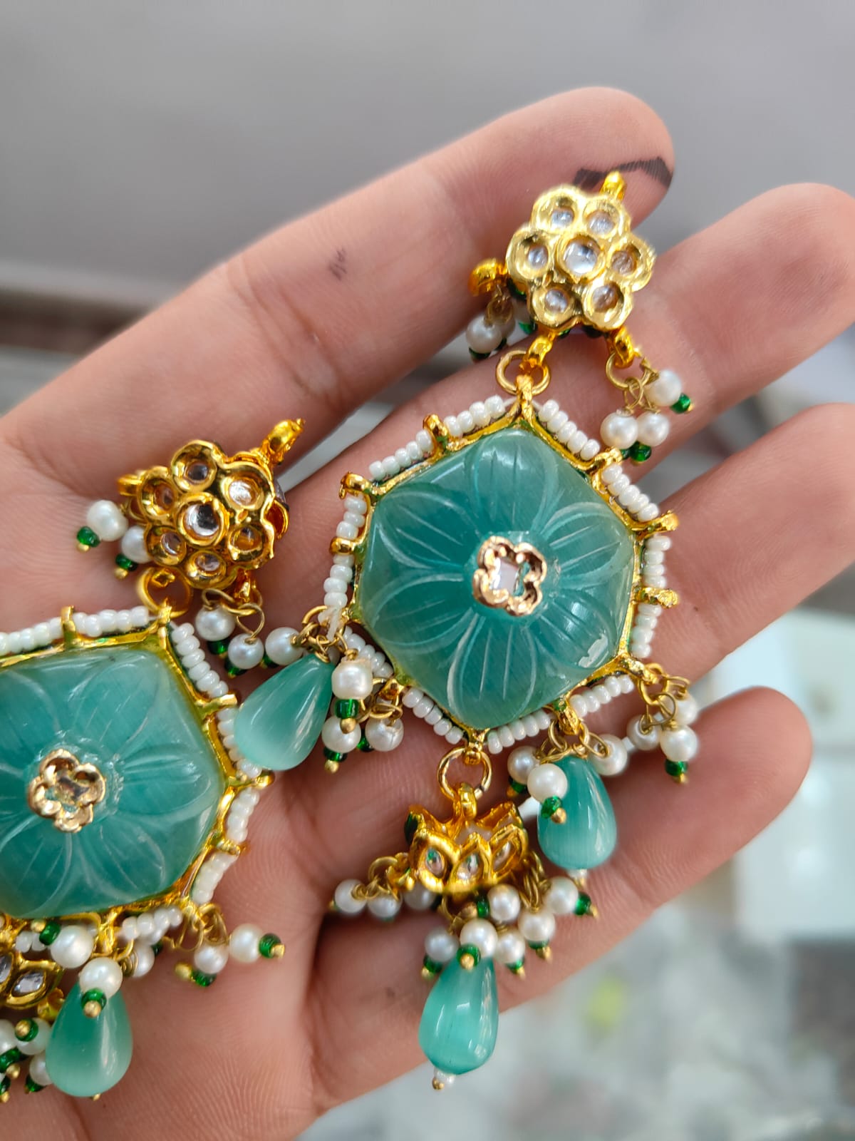 Kundan Earrings With Monalisa Carbon Stone - Image 3