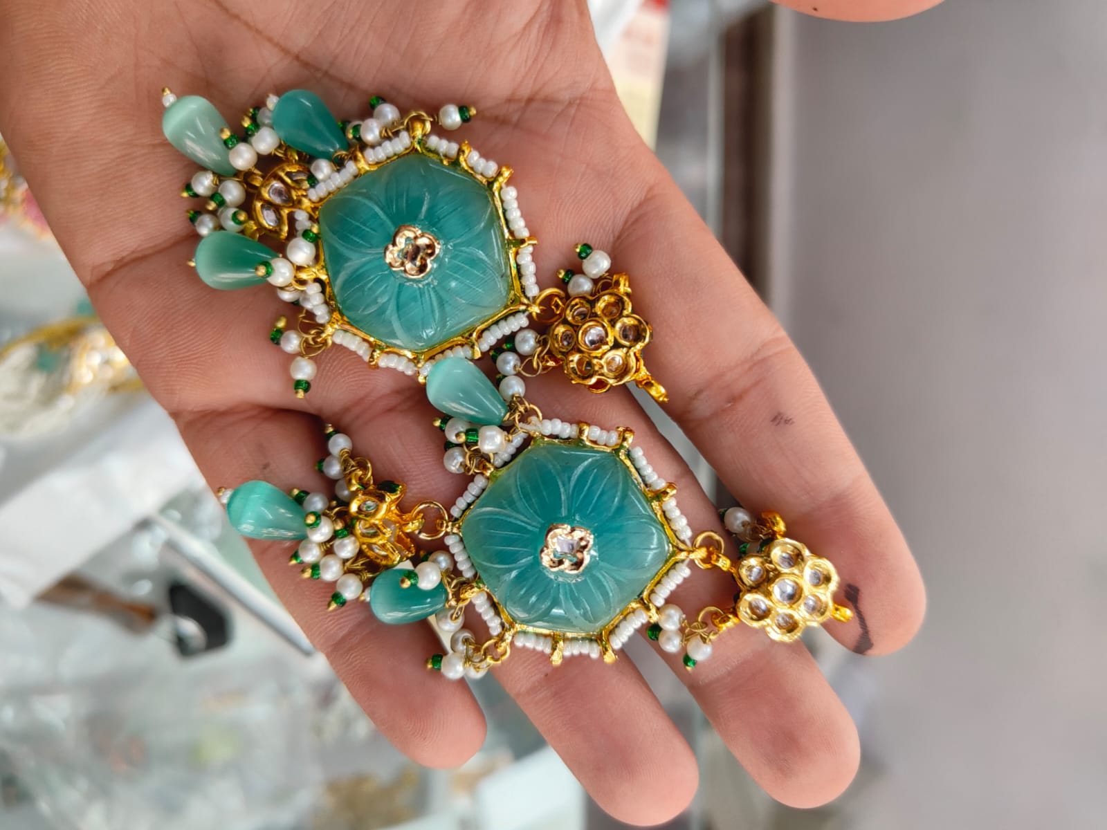 Kundan Earrings With Monalisa Carbon Stone - Image 2