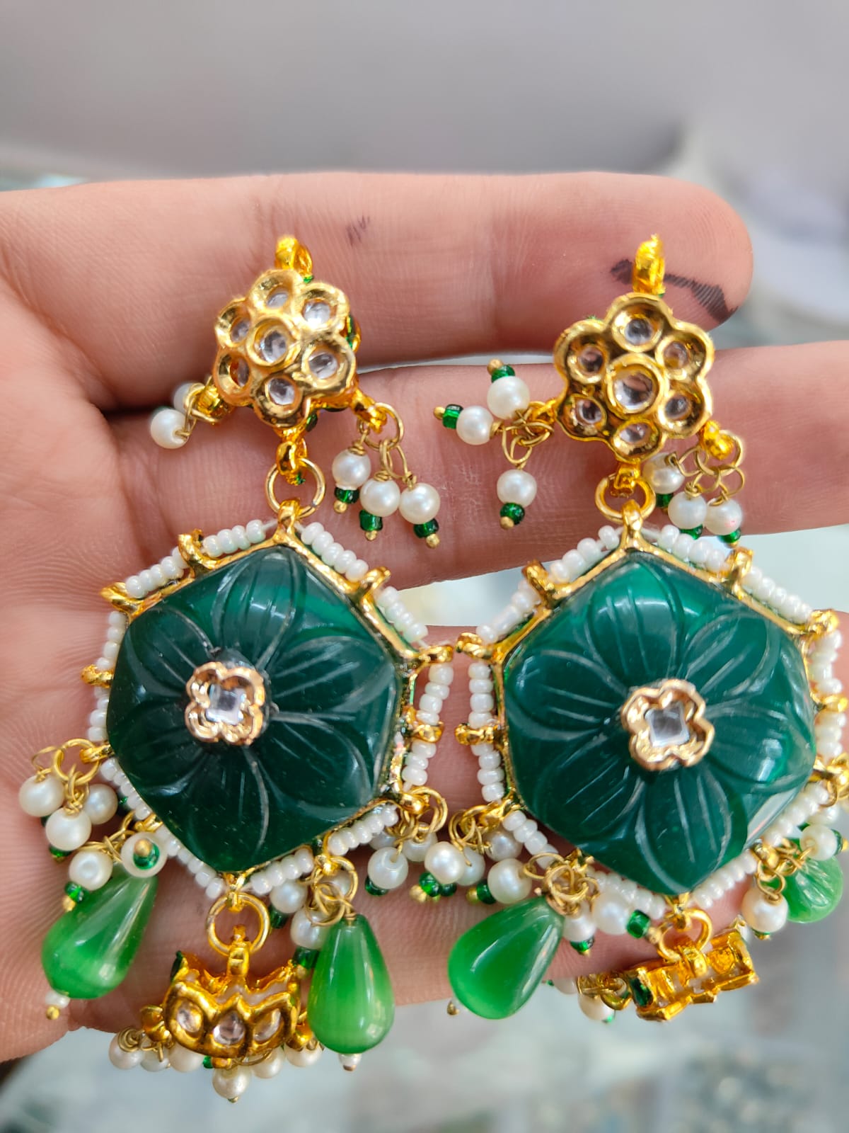 Kundan Earrings With Monalisa Carbon Stone - Image 3