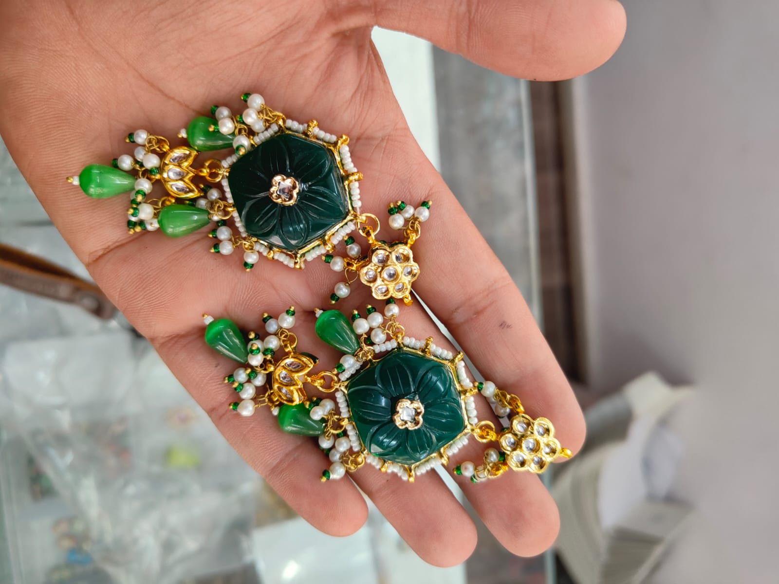 Kundan Earrings With Monalisa Carbon Stone - Image 4