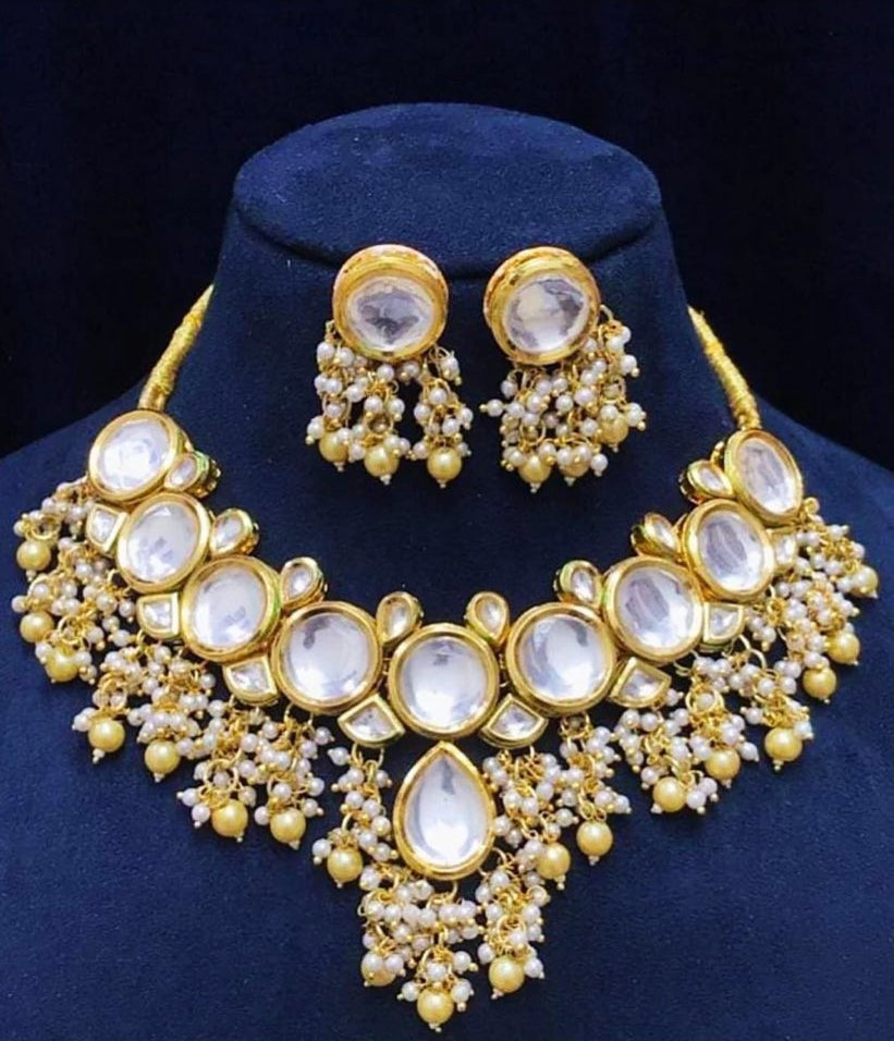Kriti Sanon Inspired Gold Kundan Necklace Set - Image 3
