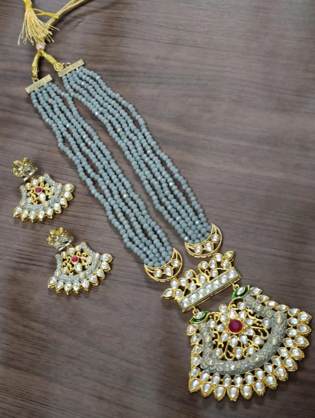 Stunning Kundan Necklace Set Earrings - Image 9