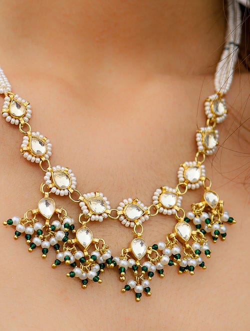 Green Kundan And Pearls Necklace - Image 2