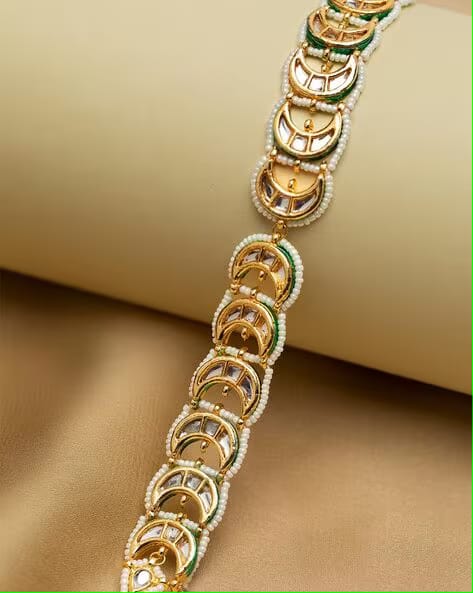 Gold Plated Traditional Kundan & Pearl Studded Choker Mathapatti