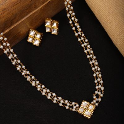 Women Kundan in Pearl String with Matching Studs