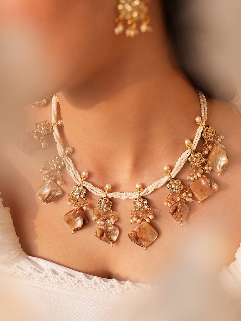 Floral grace mother of pearl necklace set - Image 3