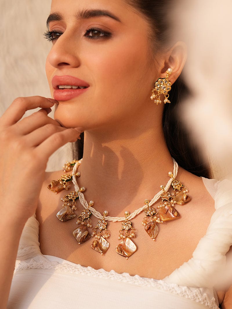 Floral grace mother of pearl necklace set - Image 2
