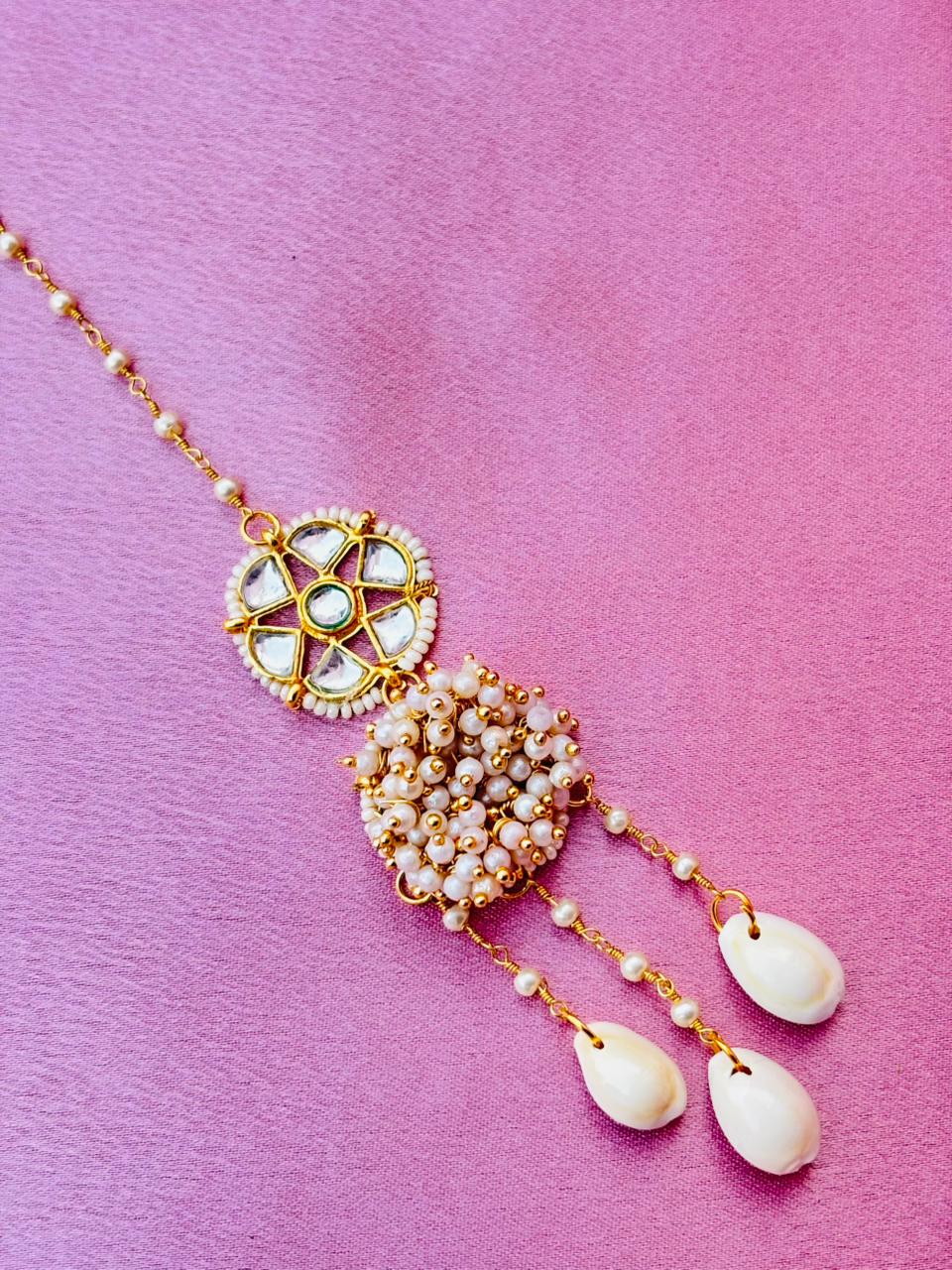 Kundan Cowrie Shell Maang Tikka - Image 2