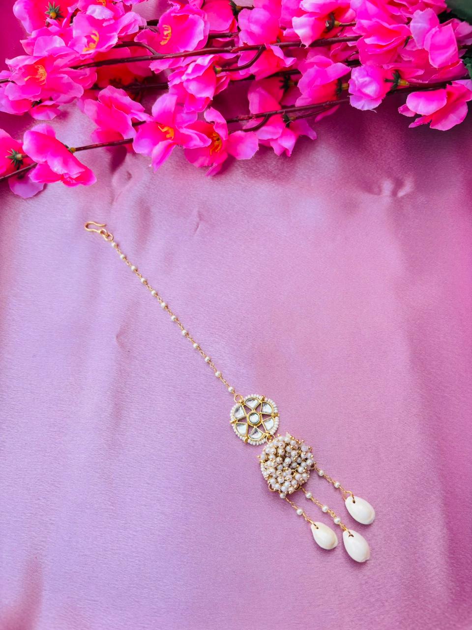Kundan Cowrie Shell Maang Tikka