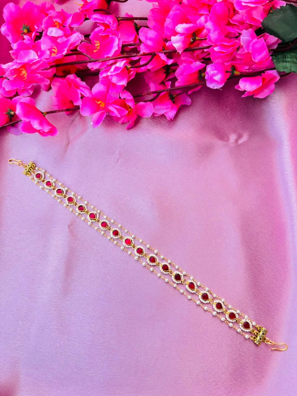 Minimalist Red Kundan Mathapatti