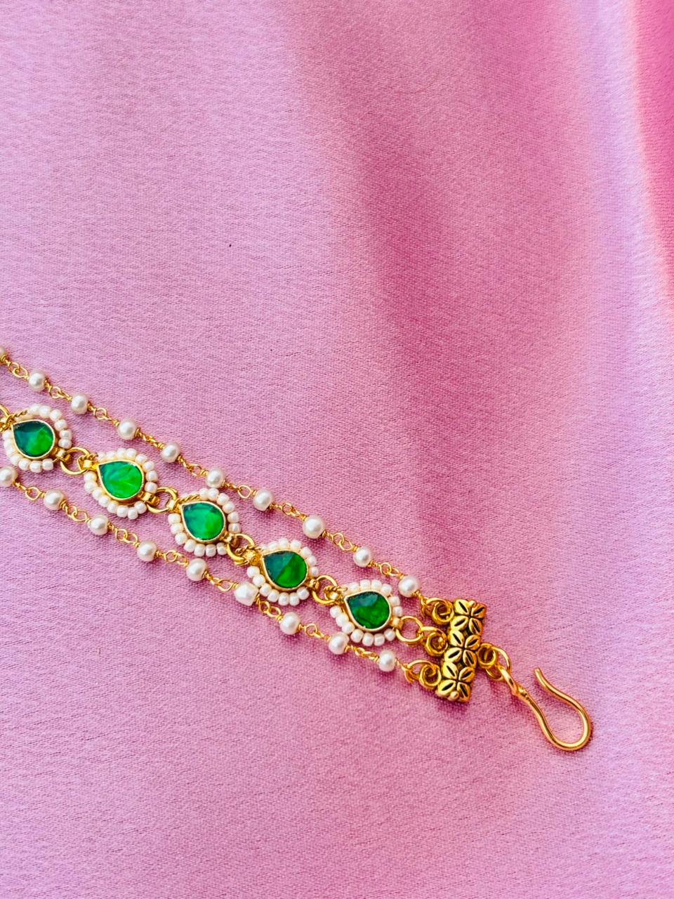 Minimalist Green Kundan Mathapatti - Image 4