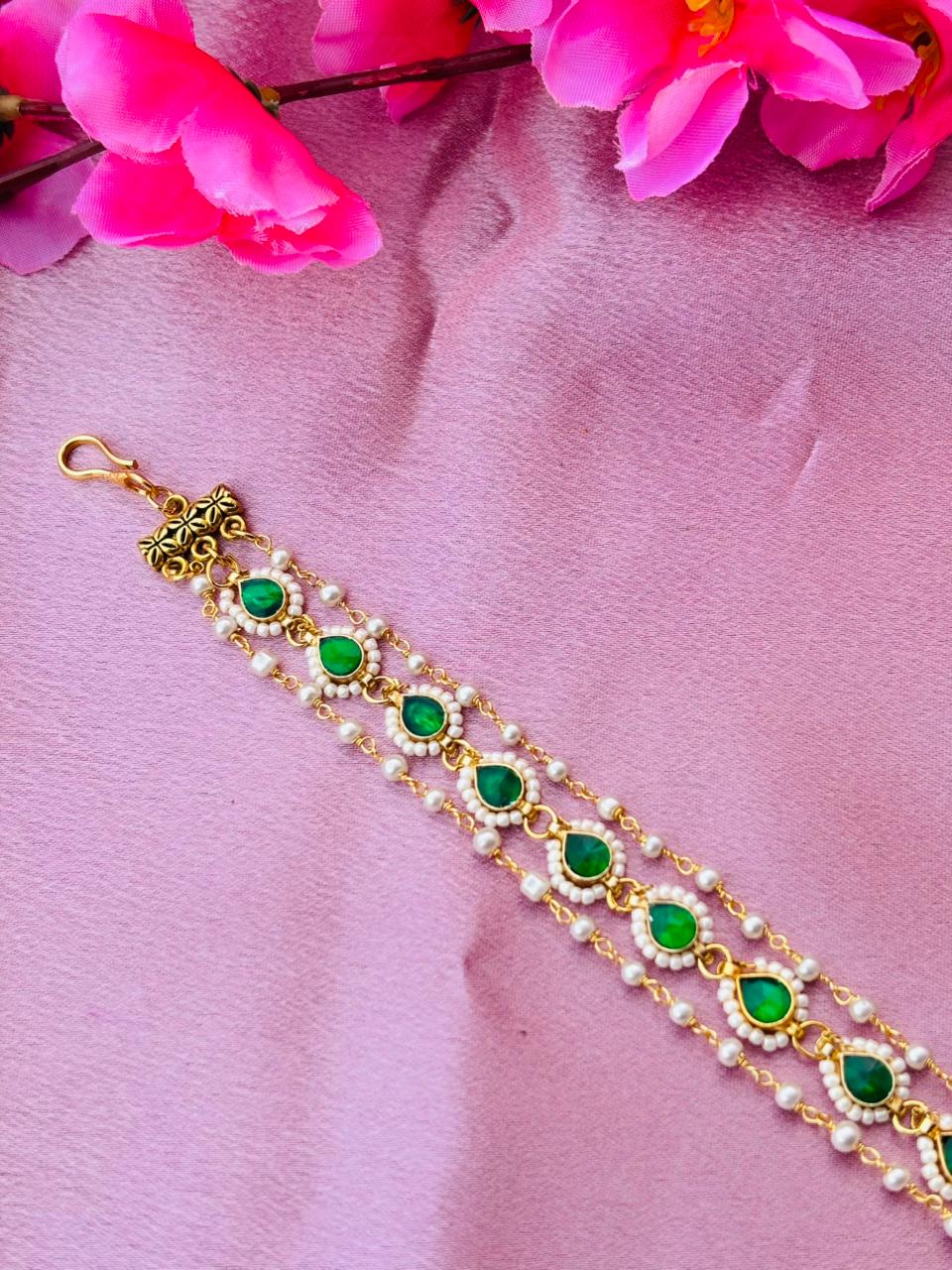 Minimalist Green Kundan Mathapatti - Image 2