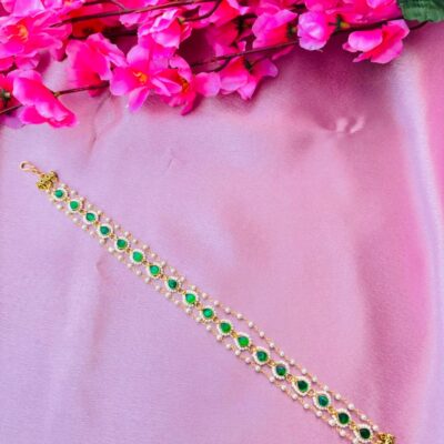 Minimalist Green Kundan Mathapatti