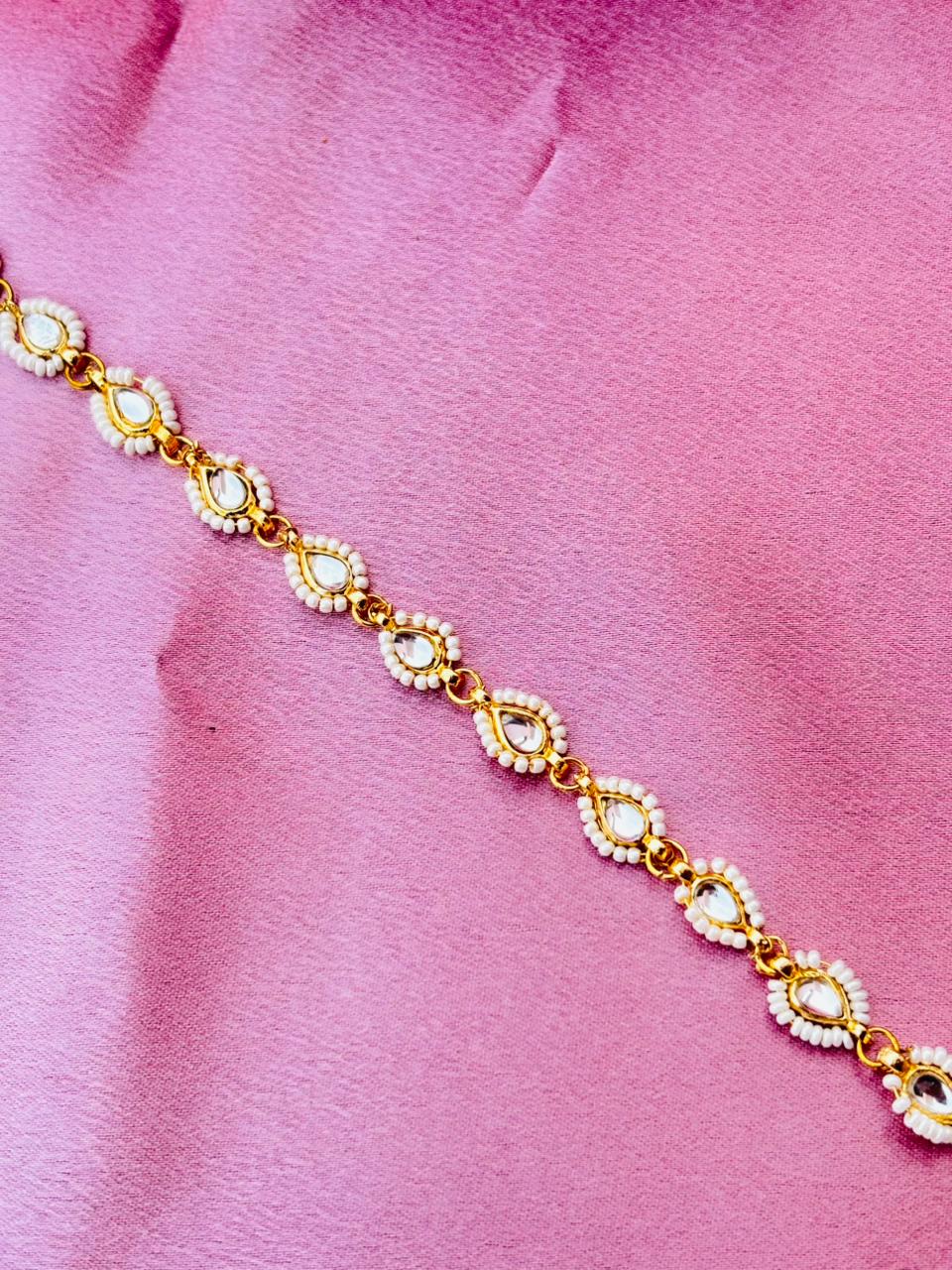 Minimalist White Kundan Mathapatti - Image 2