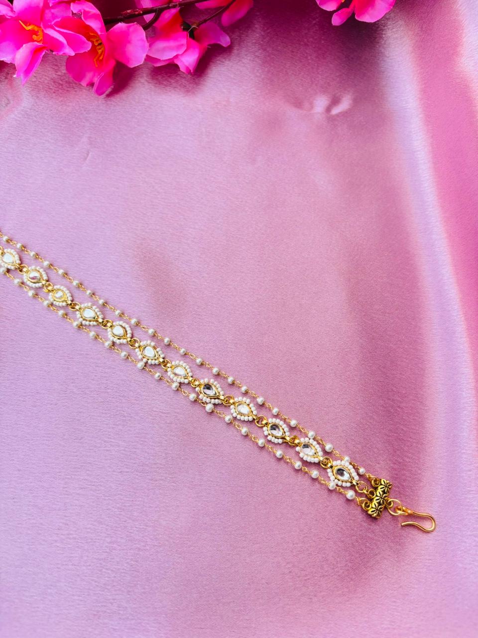 Minimalist White Kundan Mathapatti - Image 5