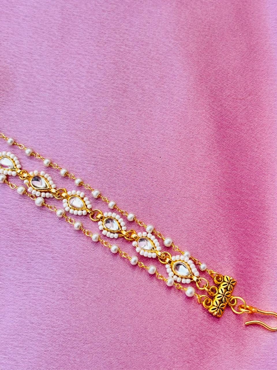 Minimalist White Kundan Mathapatti - Image 4
