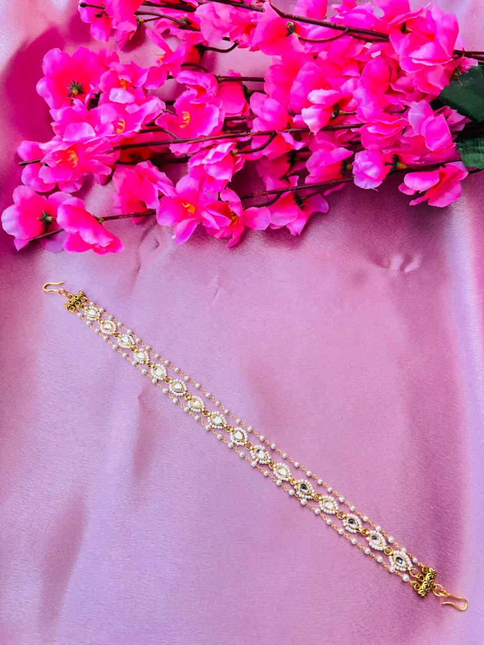 Minimalist White Kundan Mathapatti