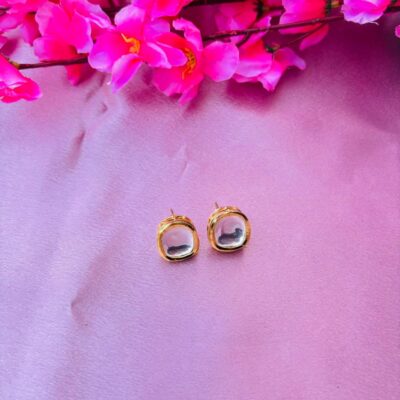 Minimalist Oval Kundan Stud Earrings