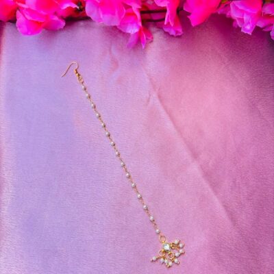 Minimalist Kundan Maang Tikka with Pearl Chain