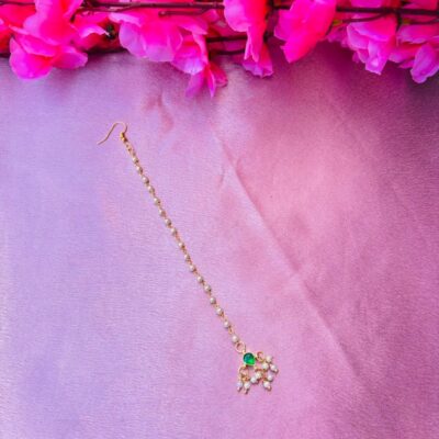 Minimalist Kundan Maang Tikka with Pearl Chain