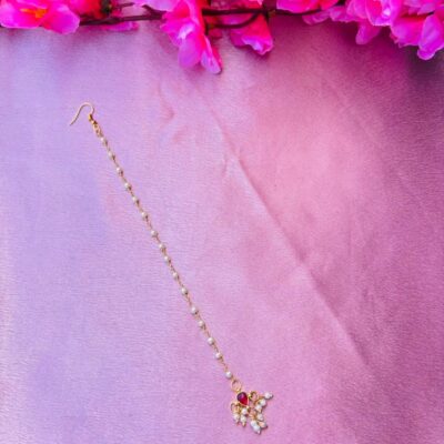 Minimalist Kundan Maang Tikka with Pearl Chain