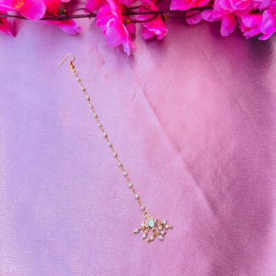 Minimalist Kundan Maang Tikka with Pearl Chain