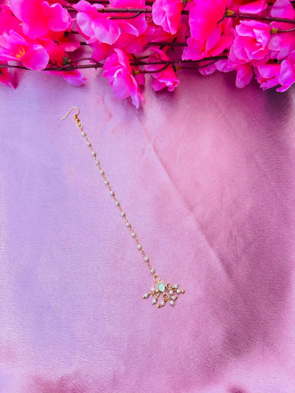 Minimalist Kundan Maang Tikka with Pearl Chain