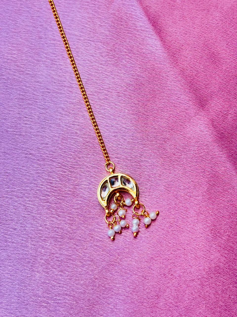 Minimalist Kundan Maang Tikka with Chain - Image 2