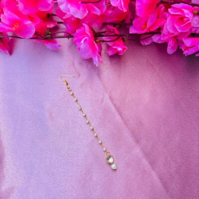 Minimalist Kundan Maang Tikka with Pearl Chain