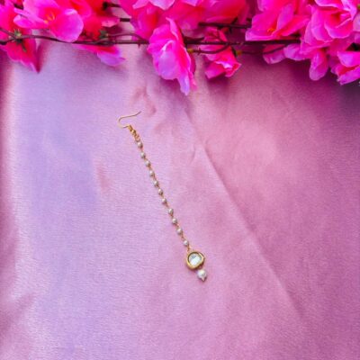 Minimalist Kundan Maang Tikka with Pearl Chain