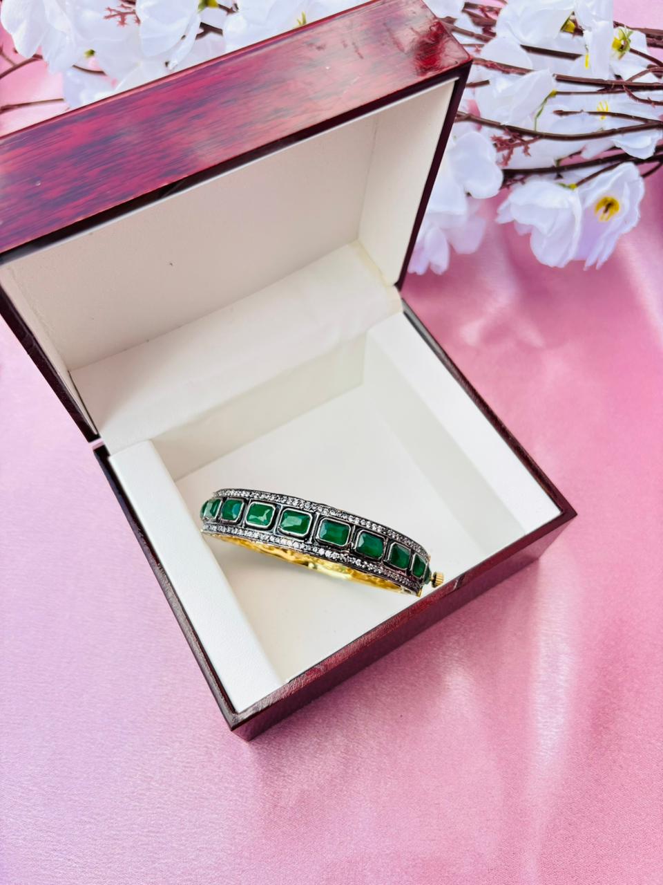 Victorian Moissanite And Kundan Openable Bracelet Bangle (Pack Of 1)