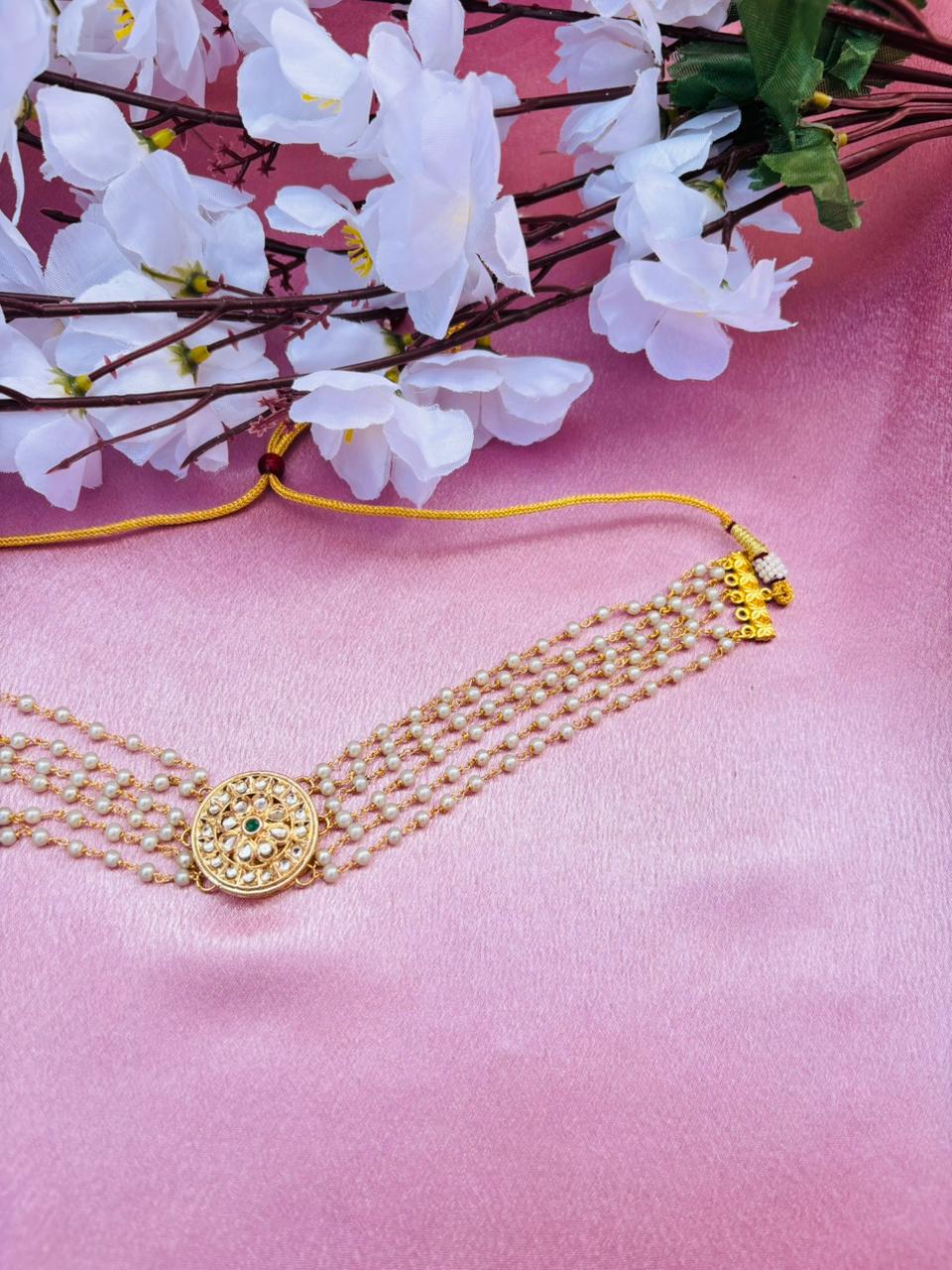 Minimalist Kundan and Pearl Choker Necklace - Image 2