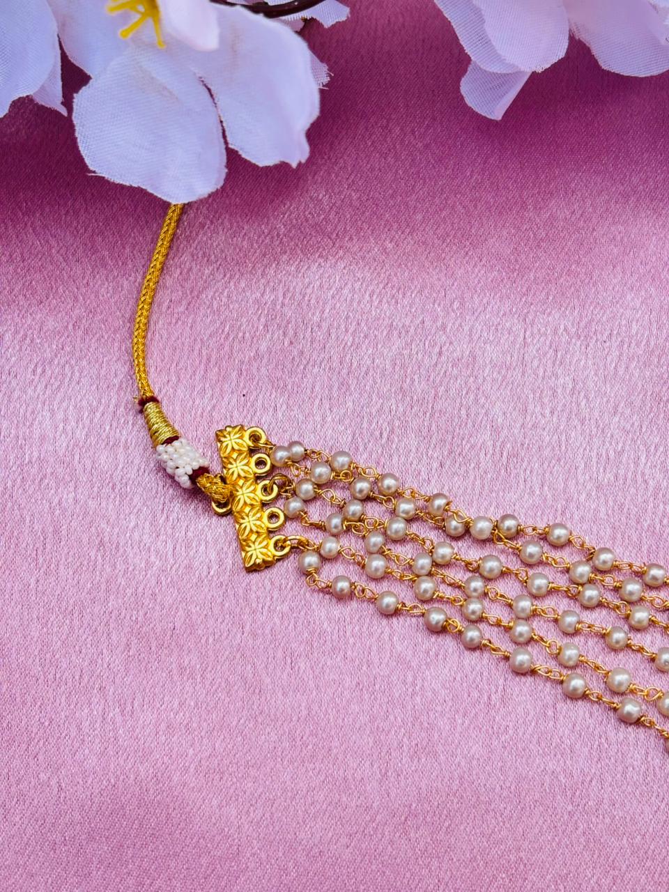 Minimalist Kundan and Pearl Choker Necklace - Image 4