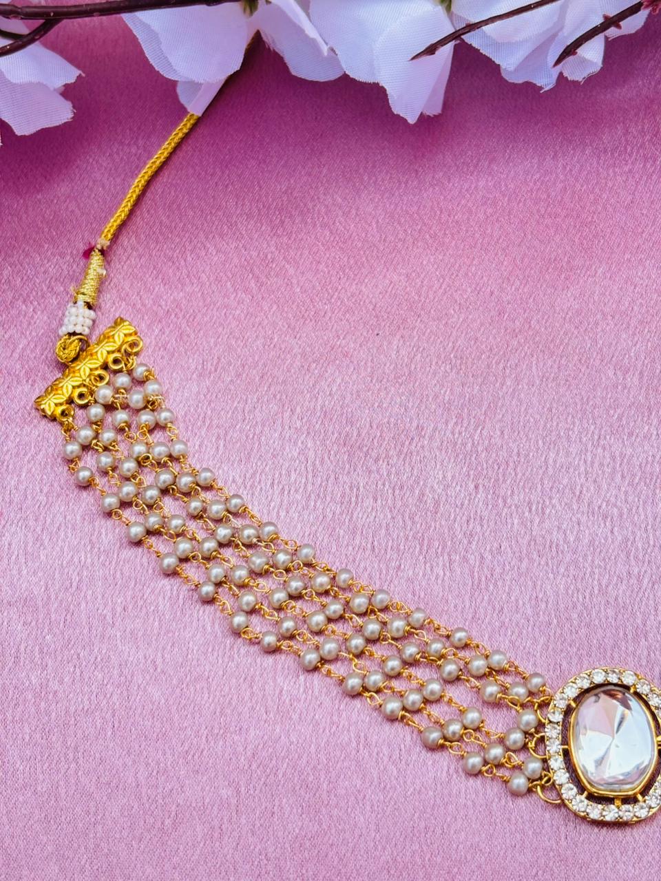 Minimalist Kundan and Pearl Choker Necklace - Image 4