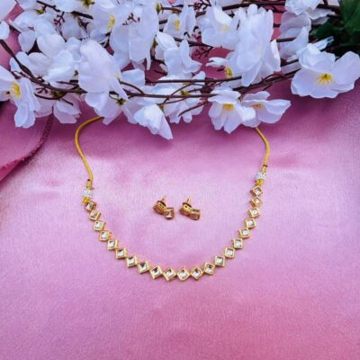Minimalist Kundan And Choker Necklace