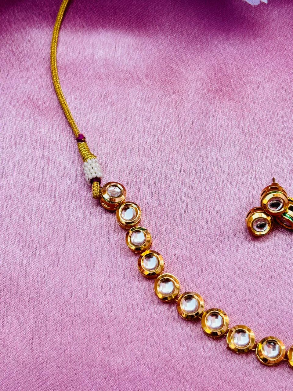 Minimalist Kundan And Choker Necklace - Image 2