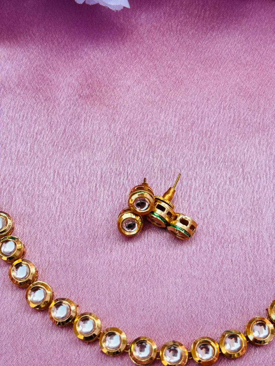 Minimalist Kundan And Choker Necklace - Image 3