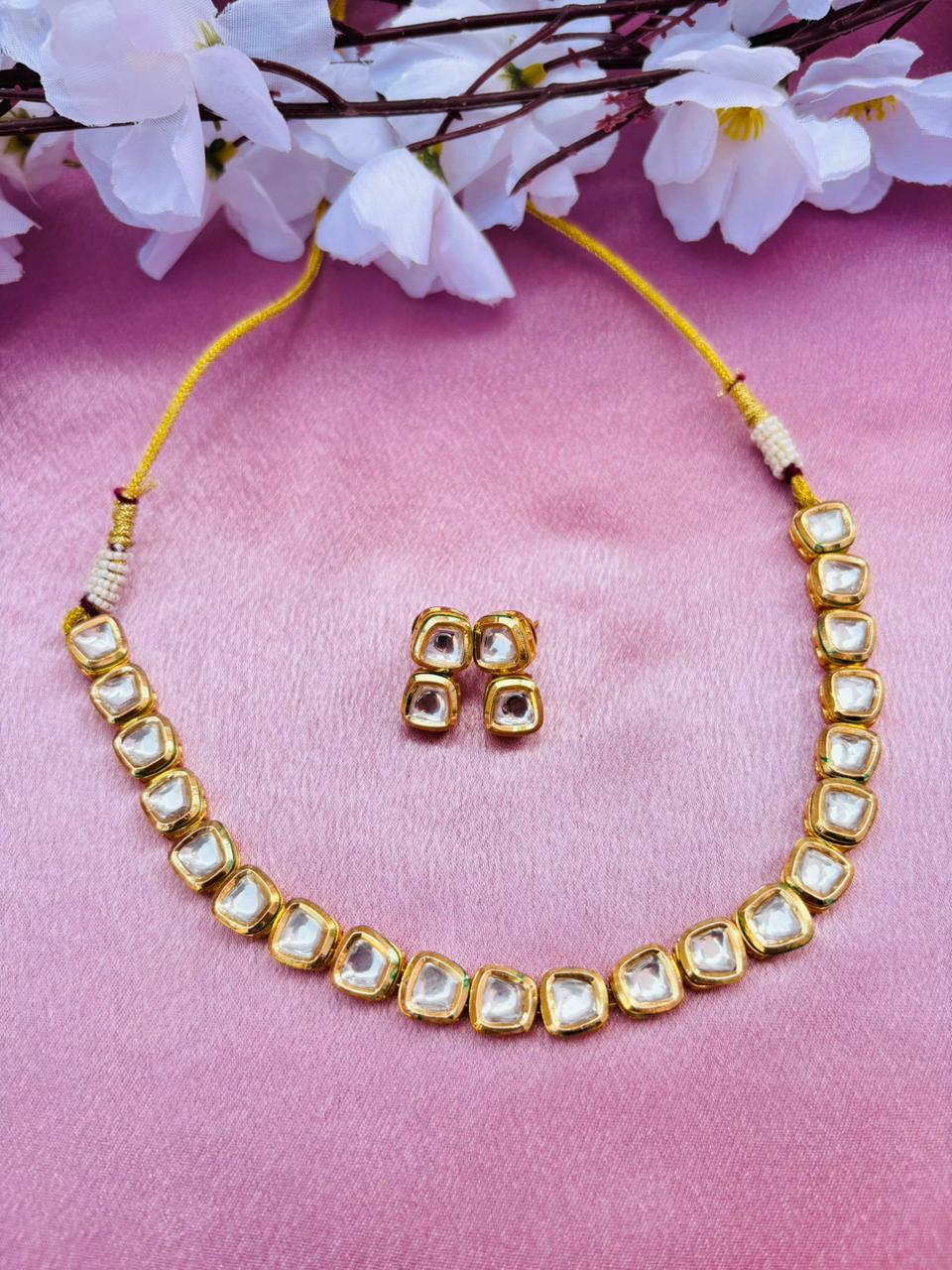 Minimalist Kundan And Choker Necklace - Image 2
