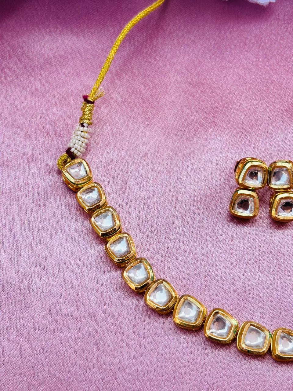 Minimalist Kundan And Choker Necklace - Image 3