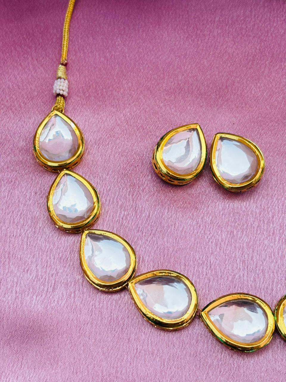 Kundan Choker Necklace Set with Earrings - Image 4