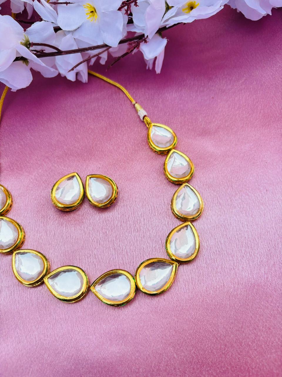 Kundan Choker Necklace Set with Earrings - Image 3