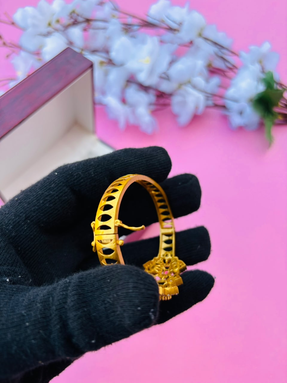 CZ Embellished Victorian Hinged Openable Bracelet (Pack Of 1) - Image 9