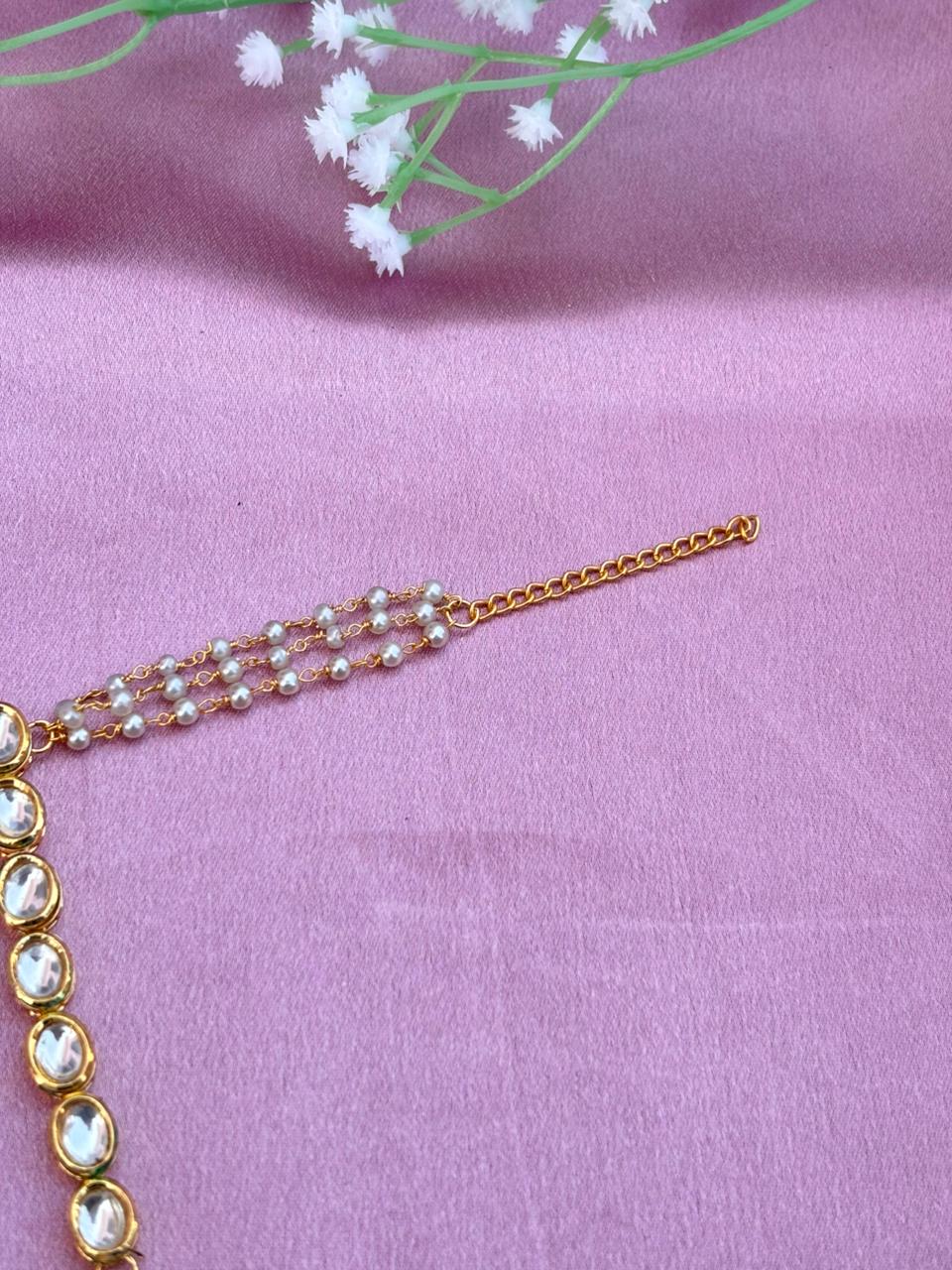 Kundan & Triple-Strand Pearl Haathphool (Pack Of 2) - Image 3