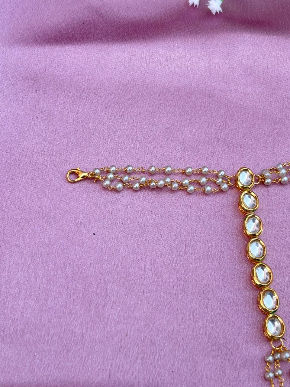 Kundan & Triple-Strand Pearl Haathphool (Pack Of 2) - Image 2