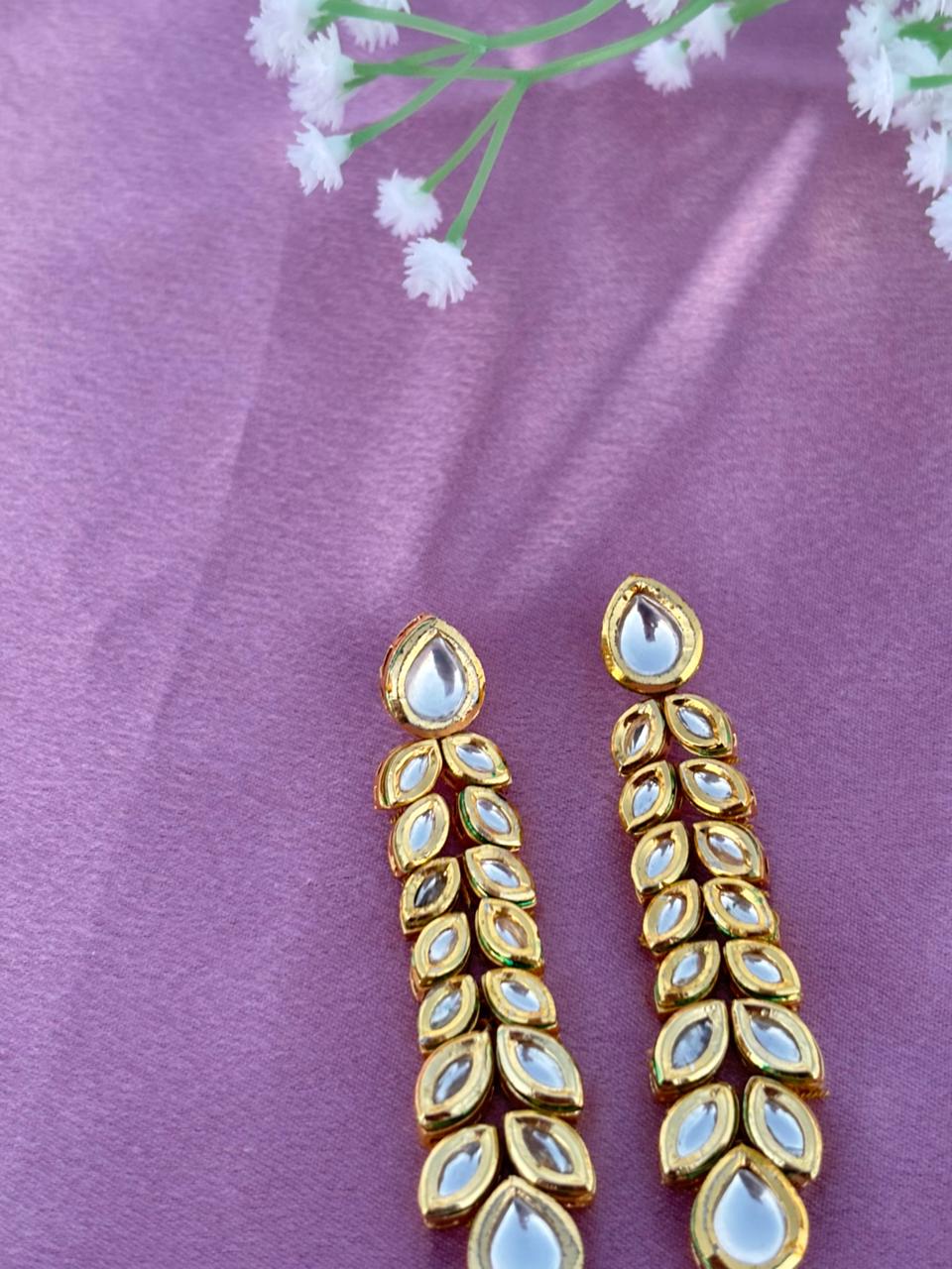 Elegant Leaf-Pattern Kundan Drop Earrings - Image 3