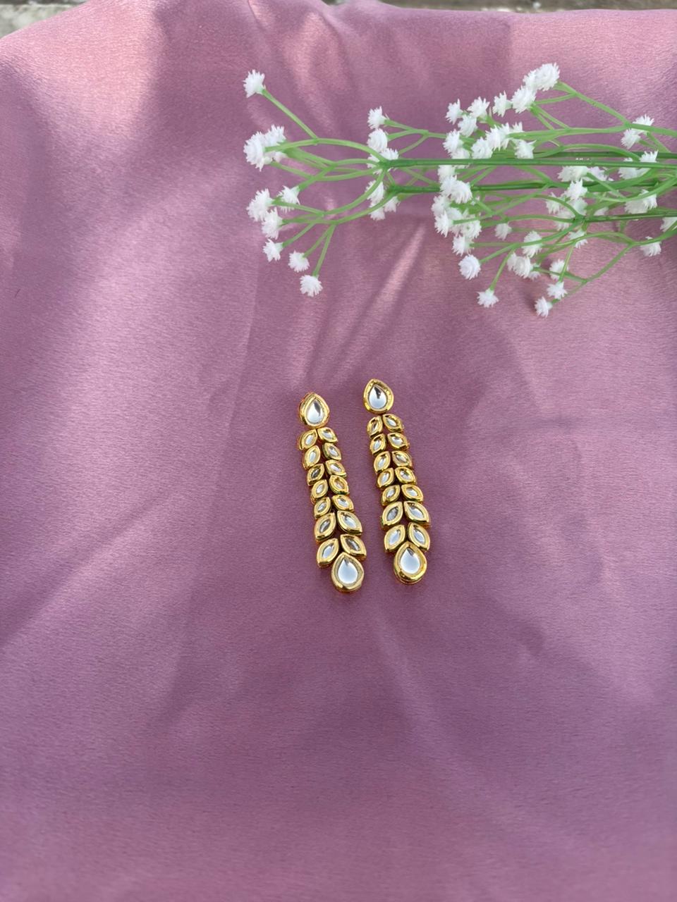 Elegant Leaf-Pattern Kundan Drop Earrings