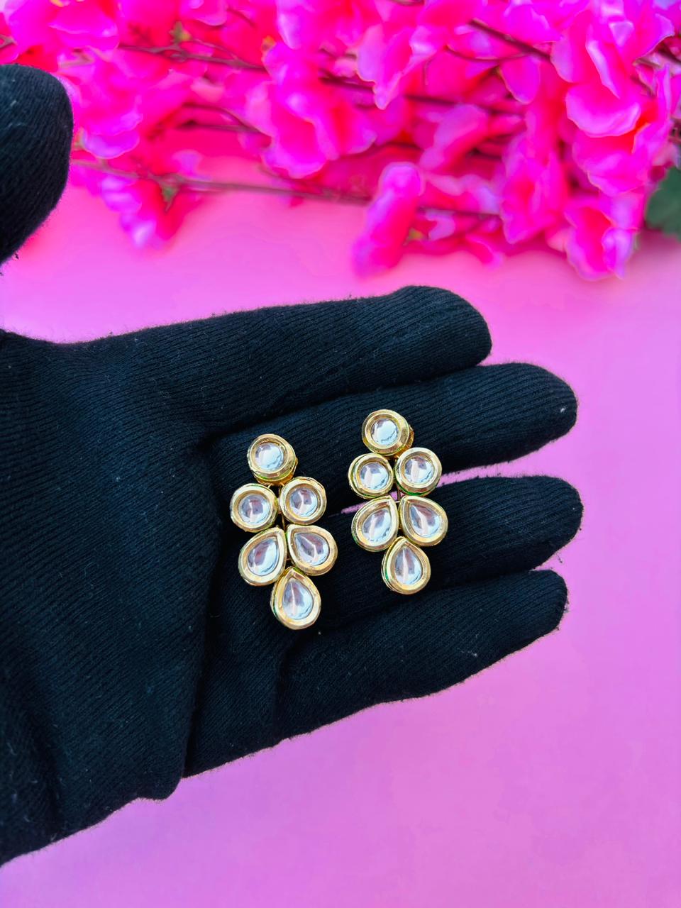 Elegant Ethnic Kundan Ear Studs for Daily Wear - Image 3