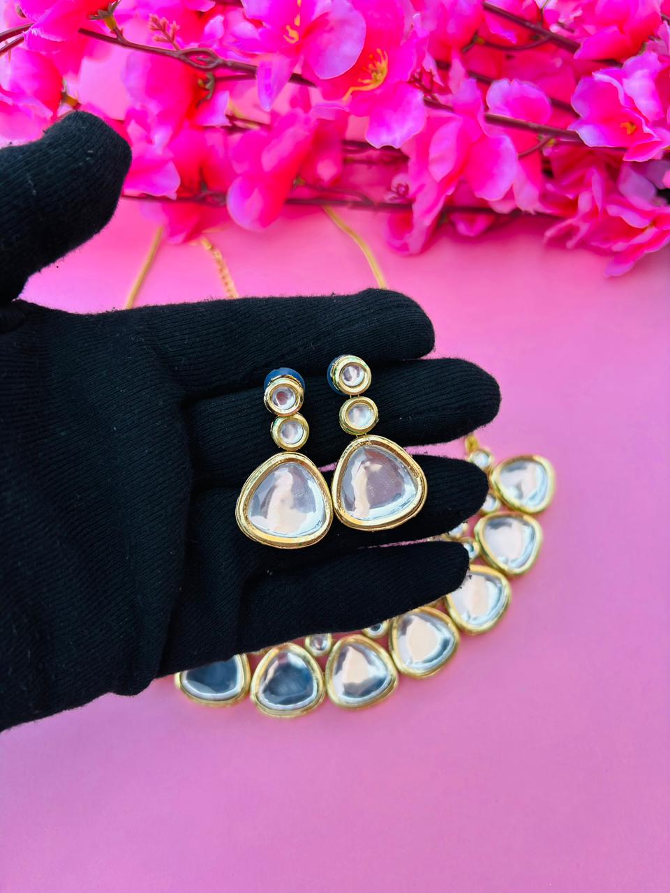 Kundan Statement Necklace with Earrings With Mangtika - Image 4